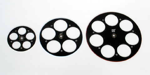 Interní filtrová kola s pro kamery G2 (vlevo) a G3 (uprostřed) nabízí pět pozic pro filtry, externí filtrové kolo sedm pozic (vpravo)