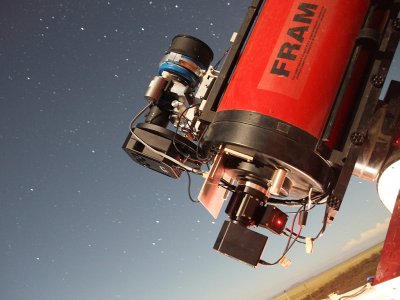 Robotick dalekohled FRAM s kamerami G2-1600 na hlavnm 0.3m dalekohledu a G4-16000 na 300mm objektivu Nikkor