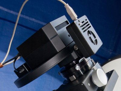 Kamera G2, Externí filtrové kolo, Off-Axis Guider adaptér a pointační kamera G1 na dalekohledu