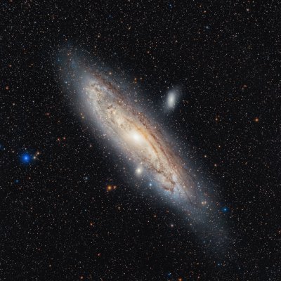 Wide field image of the M31 Great Andromeda Galaxy shows real colors