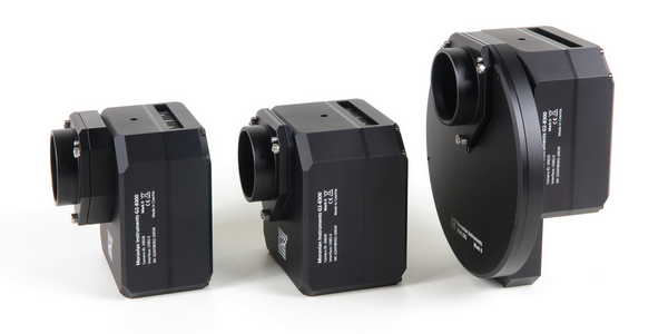 Kamera G2 Mark II bez filtrového kola (vlevo), s interním filtrovým kolem (uprostřed) a s připojeným externím filtrovým kolem (vpravo)