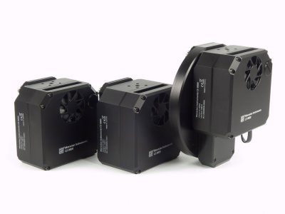 Kamera C2-9000 bez filtrového kola (vlevo), s interním filtrovým kolem (uprostřed) a s externím filtrovým kolem (vpravo)