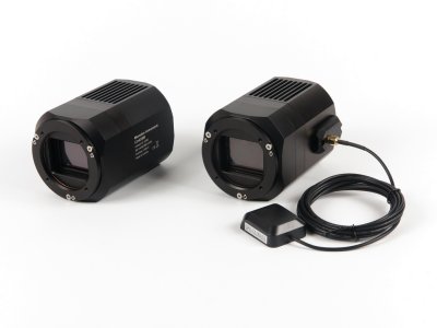 Originální verze kamer C1× a nová verze s připojeným GPS přijímačem s externí anténou