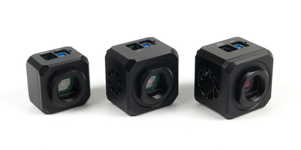 Porovnn velikost novch kamer C0 (vlevo), nov verze 3 kamer C1 (uprosted) a pvodnch C1 verze 1 a 2